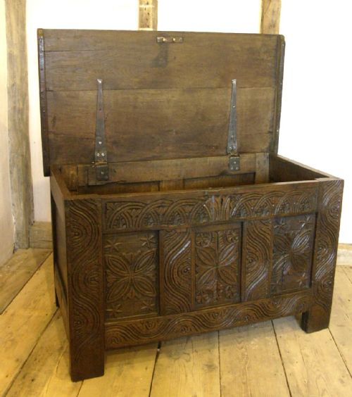 SMALL ELIZABETHAN WELSH OAK CHEST OR COFFER CIRCA 1600 - ADDITIONAL PHOTO 2