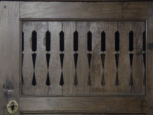 RARE WELSH OAK WALLHANGING CUPBOARD CIRCA 1700 - ADDITIONAL PHOTO 2