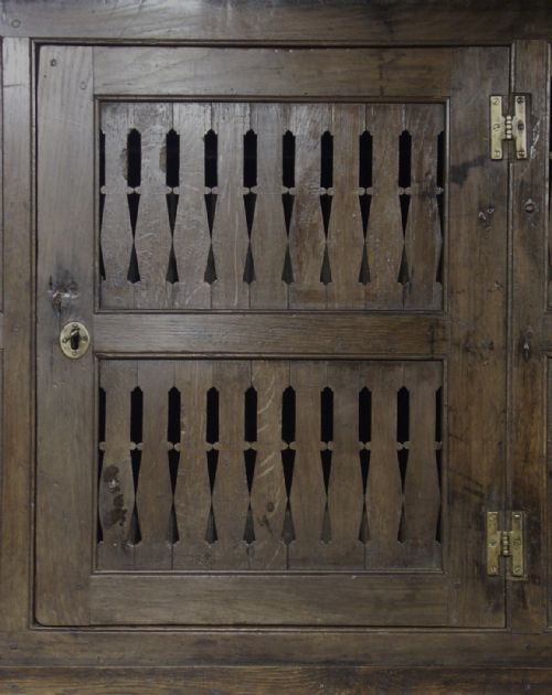RARE WELSH OAK WALLHANGING CUPBOARD CIRCA 1700 - ADDITIONAL PHOTO 3