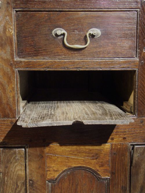 WELSH OAK CUPBOARD OF UNIQUE DESIGN CARDIGANSHIRE CIRCA 1780 - ADDITIONAL PHOTO 3