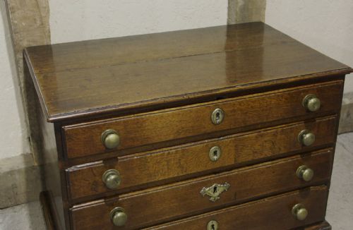 WELSH OAK MINIATURE CHEST OF DRAWERS CIRCA 1770 - ADDITIONAL PHOTO 2