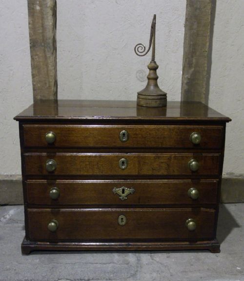 WELSH OAK MINIATURE CHEST OF DRAWERS CIRCA 1770 - ADDITIONAL PHOTO 7