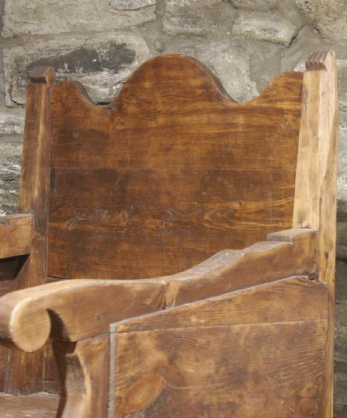 PRIMITIVE PINE MEDIEVALSTYLE ARMCHAIR CIRCA 1700 - ADDITIONAL PHOTO 5