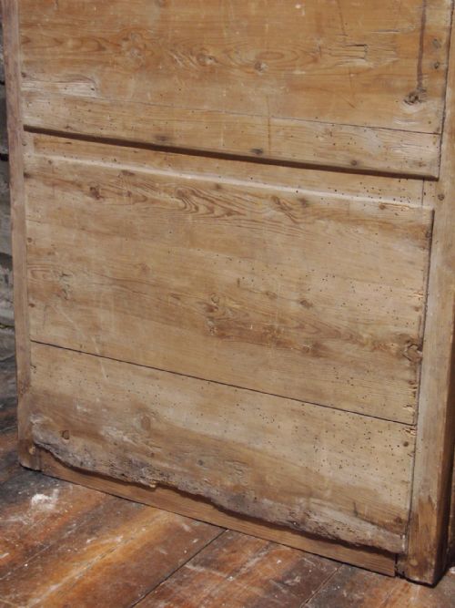 PRIMITIVE PINE MEDIEVALSTYLE ARMCHAIR CIRCA 1700 - ADDITIONAL PHOTO 10