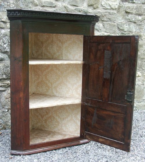 SMALL WELSH OAK CORNER CUPBOARD C 1770 - ADDITIONAL PHOTO 3
