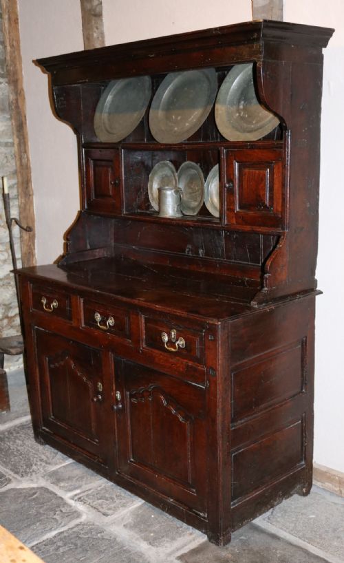 SMALL AND RARE WELSH OAK DRESSER CIRCA 1730 - ADDITIONAL PHOTO 2