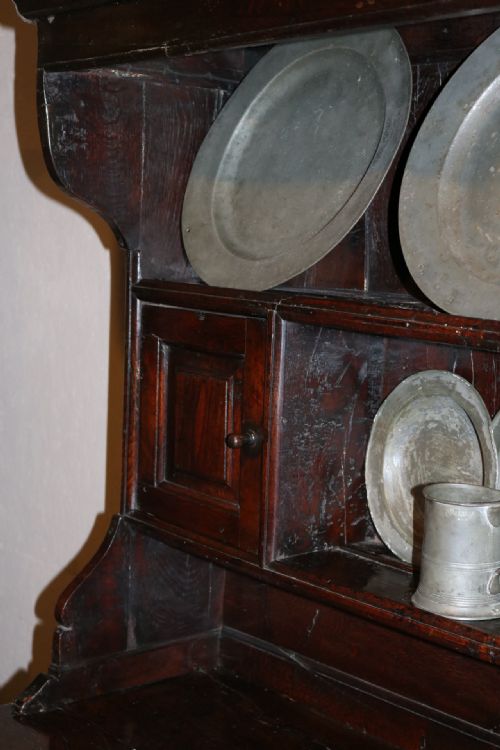 SMALL AND RARE WELSH OAK DRESSER CIRCA 1730 - ADDITIONAL PHOTO 3