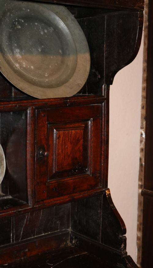 SMALL AND RARE WELSH OAK DRESSER CIRCA 1730 - ADDITIONAL PHOTO 4