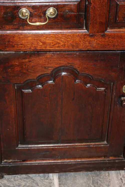 SMALL AND RARE WELSH OAK DRESSER CIRCA 1730 - ADDITIONAL PHOTO 5