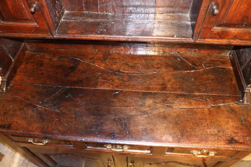 SMALL AND RARE WELSH OAK DRESSER CIRCA 1730 - ADDITIONAL PHOTO 7