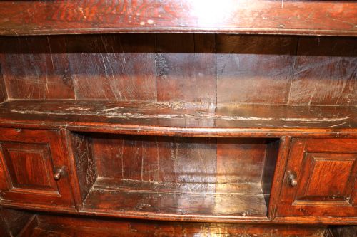 SMALL AND RARE WELSH OAK DRESSER CIRCA 1730 - ADDITIONAL PHOTO 8