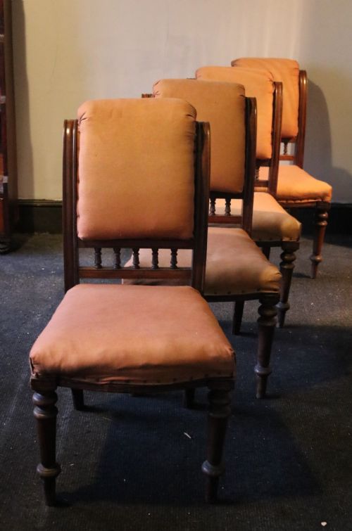 SET OF FOUR VICTORIAN UPHOLSTERED MAHOGANY DINING CHAIRS CIRCA 1870 - ADDITIONAL PHOTO 1