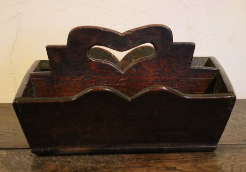 BOLDLYSHAPED WELSH OAK CUTLERY TRAY CIRCA 1780 - ADDITIONAL PHOTO 1