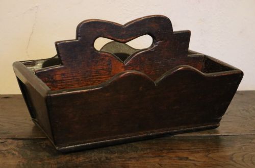 BOLDLYSHAPED WELSH OAK CUTLERY TRAY CIRCA 1780 - ADDITIONAL PHOTO 2