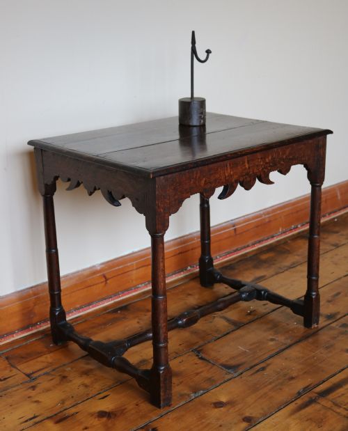 LOW WELSH OAK CENTRE OR SIDE TABLE CIRCA 1760 - ADDITIONAL PHOTO 1