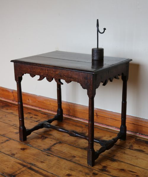 LOW WELSH OAK CENTRE OR SIDE TABLE CIRCA 1760 - ADDITIONAL PHOTO 2