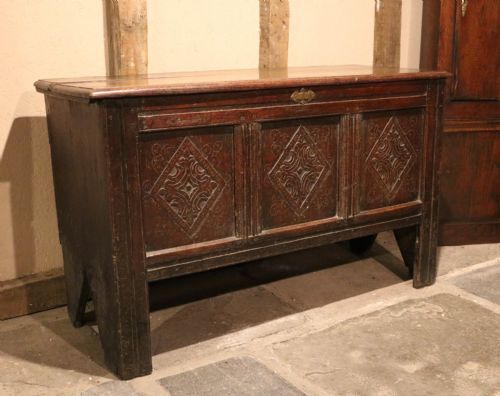 WELSH OAK COFFER WITH ORIGINAL CARVING CIRCA 1640 - ADDITIONAL PHOTO 1