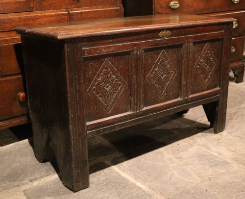 WELSH OAK COFFER WITH ORIGINAL CARVING CIRCA 1640 - ADDITIONAL PHOTO 4