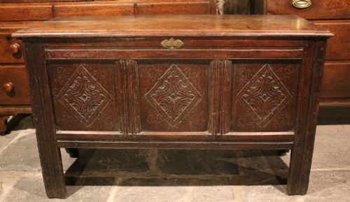WELSH OAK COFFER WITH ORIGINAL CARVING CIRCA 1640 - ADDITIONAL PHOTO 5