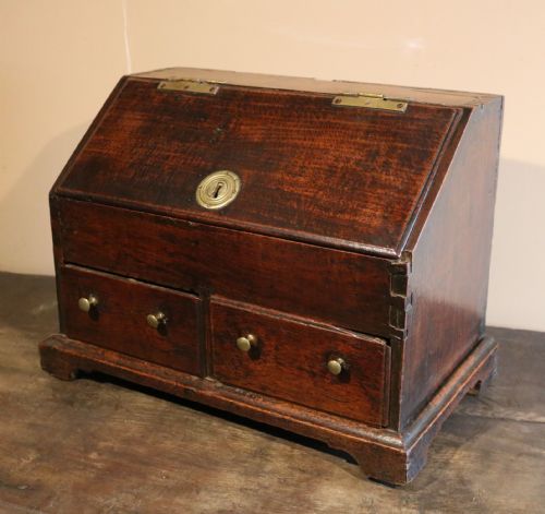 WELSH OAK MINIATURE BUREAU GLAMORGAN CIRCA 1760 - ADDITIONAL PHOTO 1