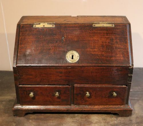 WELSH OAK MINIATURE BUREAU GLAMORGAN CIRCA 1760 - ADDITIONAL PHOTO 2