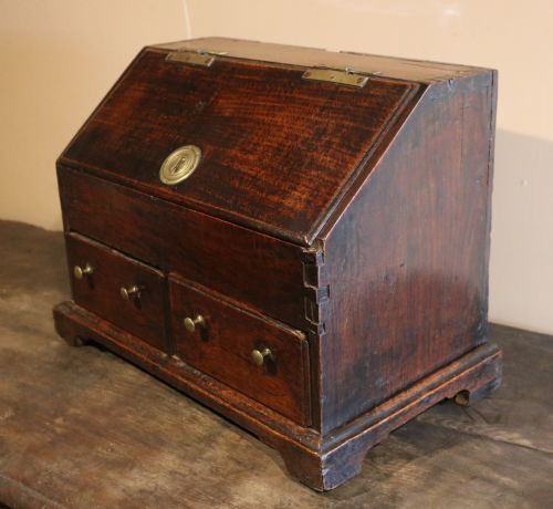 WELSH OAK MINIATURE BUREAU GLAMORGAN CIRCA 1760 - ADDITIONAL PHOTO 3