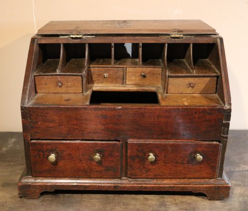 WELSH OAK MINIATURE BUREAU GLAMORGAN CIRCA 1760 - ADDITIONAL PHOTO 4