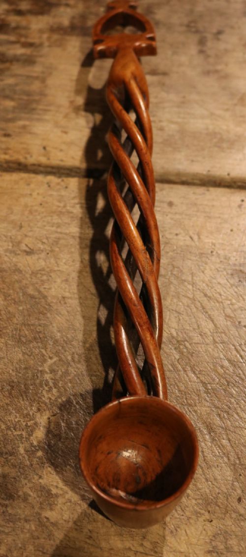 LONG AND FINE WELSH LOVESPOON IN FRUITWOOD EARLY NINETEENTH CENTURY - ADDITIONAL PHOTO 6