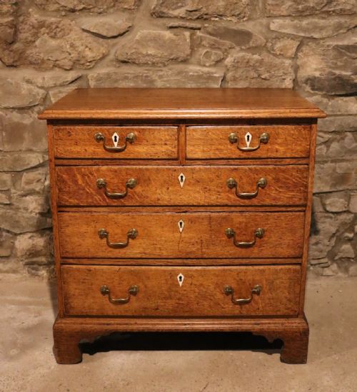 Small Welsh Oak Chest of Drawers, Circa 1790