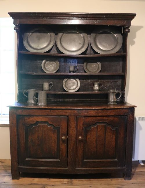 RARE WELSH OAK CUPBOARD DRESSER CIRCA 1690 - ADDITIONAL PHOTO 1