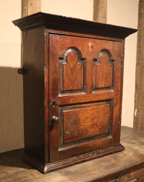 FINE SMALL WELSH WALL SPICE CUPBOARD CIRCA 1760 - ADDITIONAL PHOTO 1
