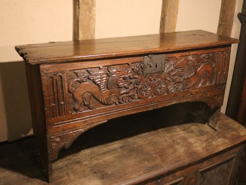 SMALL WELSH ELIZABETHAN CARVED OAK CHEST - ADDITIONAL PHOTO 4