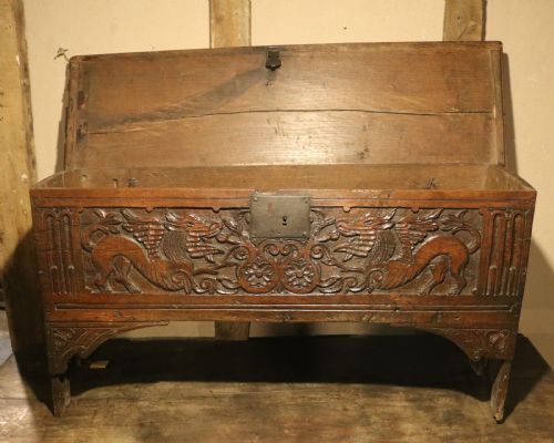 SMALL WELSH ELIZABETHAN CARVED OAK CHEST - ADDITIONAL PHOTO 8