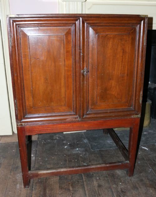 CAMPAIGN CUTLERY AND SILVERWARE CABINET IN MAHOGANY VICTORIAN CIRCA 1870