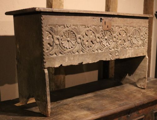 TUDORPERIOD WELSH OAK CARVED CHEST OR COFFER CIRCA 1560 - ADDITIONAL PHOTO 3