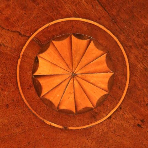GEORGIAN CIRCULAR MAHOGANY WINE TRAY WITH INLAID DECORATION CIRCA 1790 - ADDITIONAL PHOTO 1