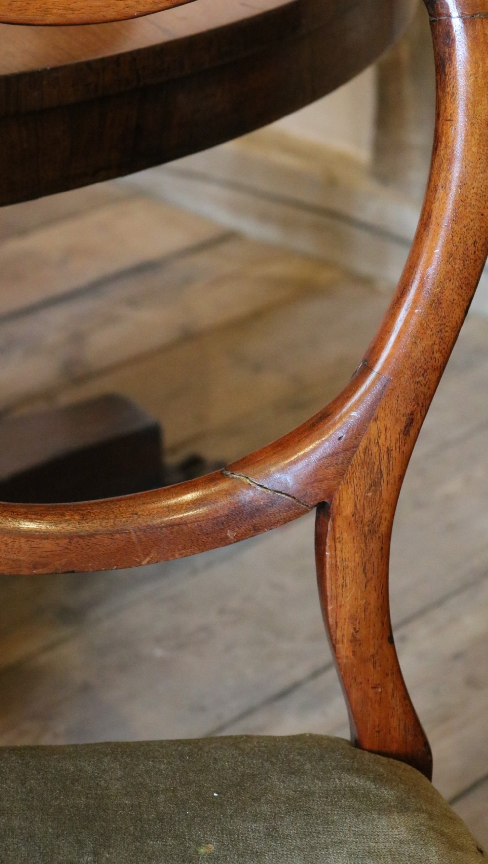 Victorian Round Table and Set of Chairs Dining Set View X