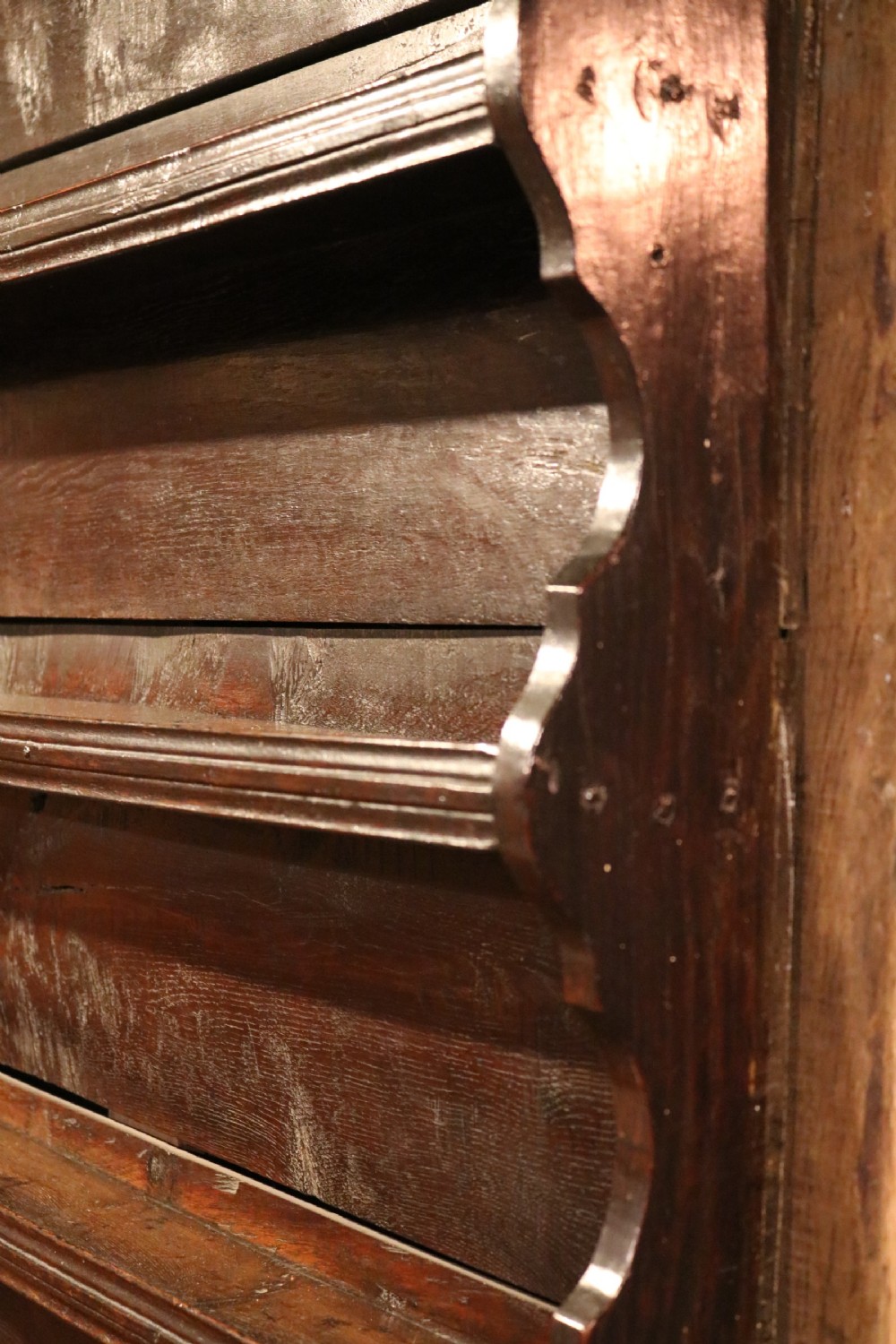 Superb and Rare Welsh Oak Montgomeryshire Dresser, circa 1730 View VIII