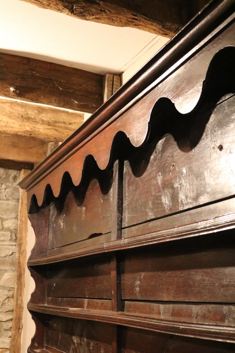 Superb and Rare Welsh Oak Montgomeryshire Dresser, circa 1730 View IX