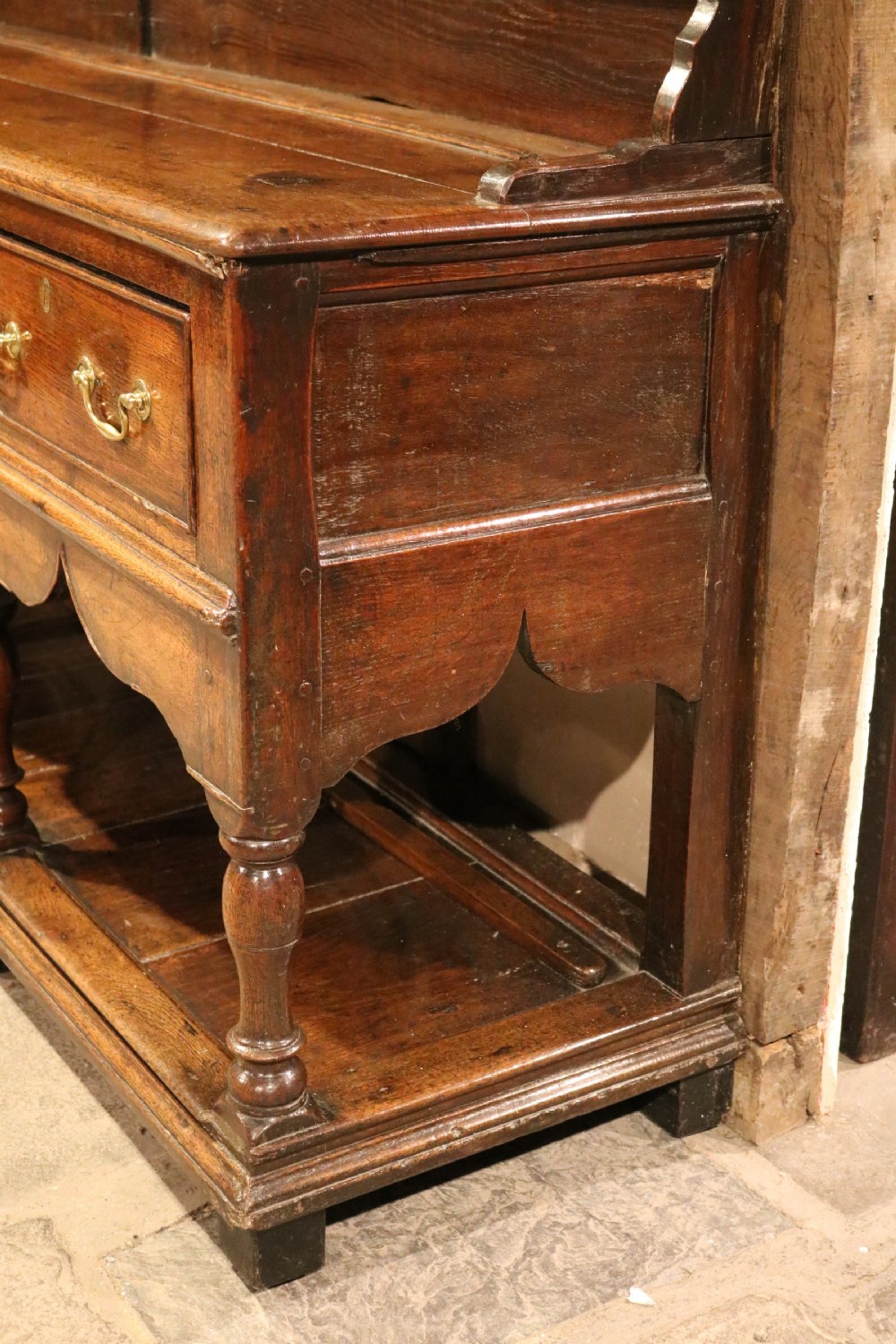 Superb and Rare Welsh Oak Montgomeryshire Dresser, circa 1730 View X