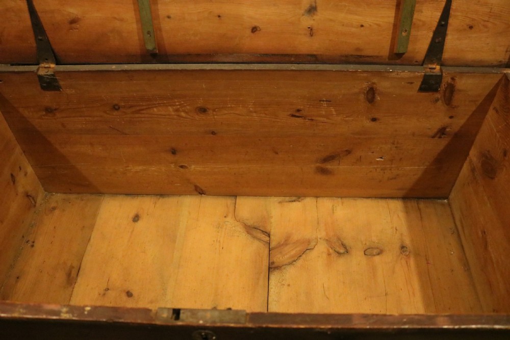 Welsh Horses' Groom's Box with Painted Interior, circa 1810 View VIII