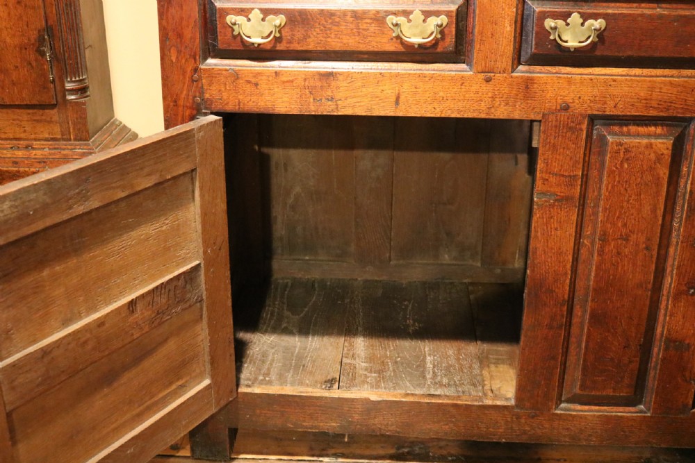 Welsh Oak Cupboard Dresser, circa 1740  View X