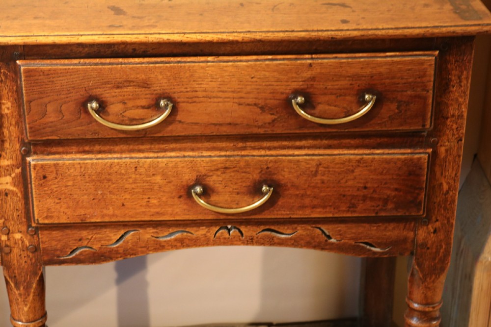 Elegant Welsh Oak Potboard Dresser Base, circa1760 View VI