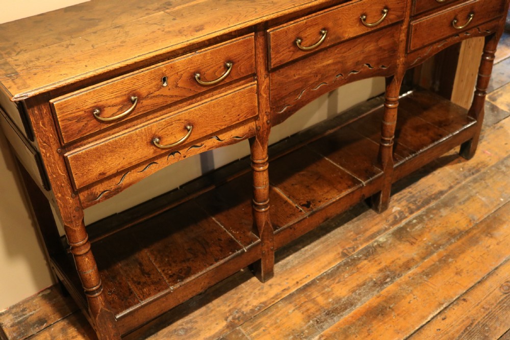 Elegant Welsh Oak Potboard Dresser Base, circa1760 View VIII