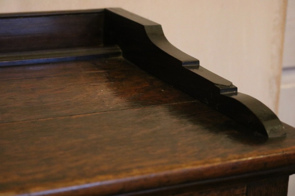 Small Welsh Oak Dresser with Potboard, circa 1800 View VII