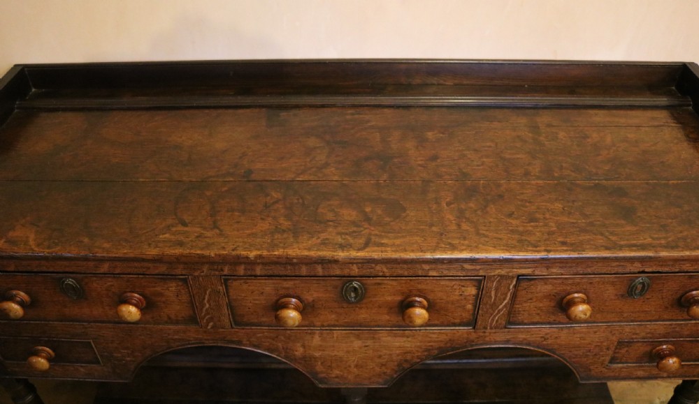 Small Welsh Oak Dresser with Potboard, circa 1800 View VIII