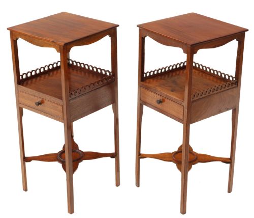 Antique Fine Quality Pair of Georgian Early 19th Century Mahogany Bedside Tables