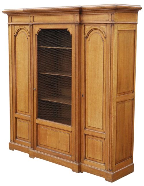 fig 2. Antique c.1920 Large Light Oak Housekeeper’s Cupboard