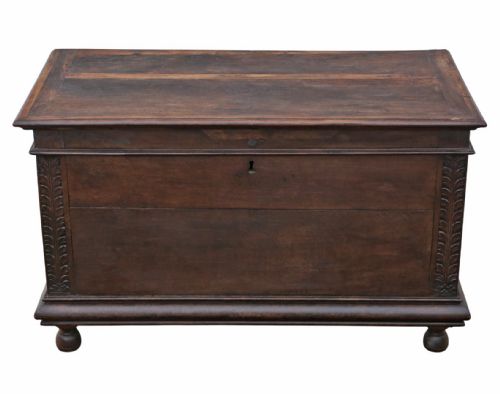 ANTIQUE LARGE 18TH CENTURY EUROPEAN OAK COFFER FINE QUALITY