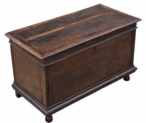 ANTIQUE LARGE 18TH CENTURY EUROPEAN OAK COFFER FINE QUALITY - ADDITIONAL PHOTO 3